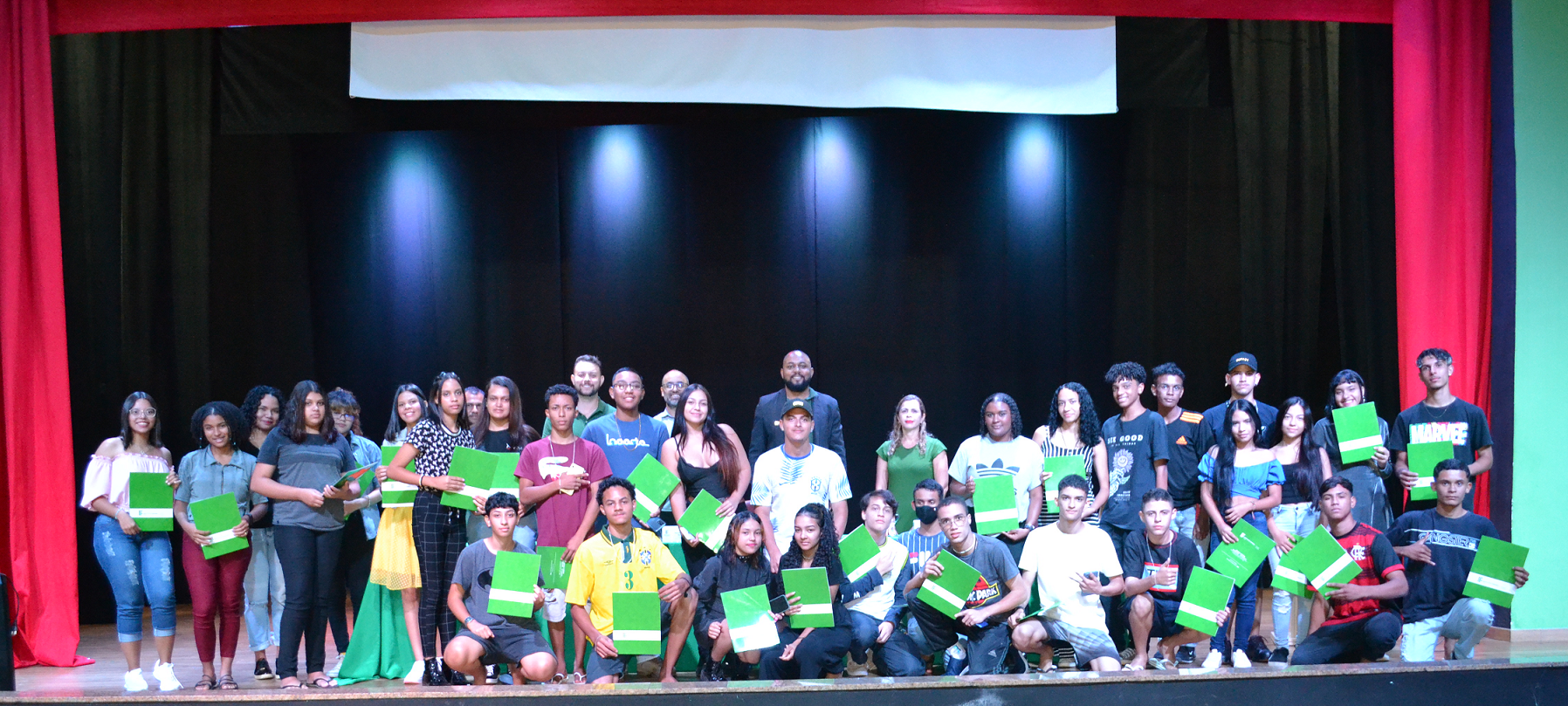 Cerimônia de certificação dos estudantes das duas turmas do curso Indústria 4.0 realizadas em 2023 Cerimônia de certificação dos estudantes das duas turmas do curso Indústria 4.0 realizadas em 2023